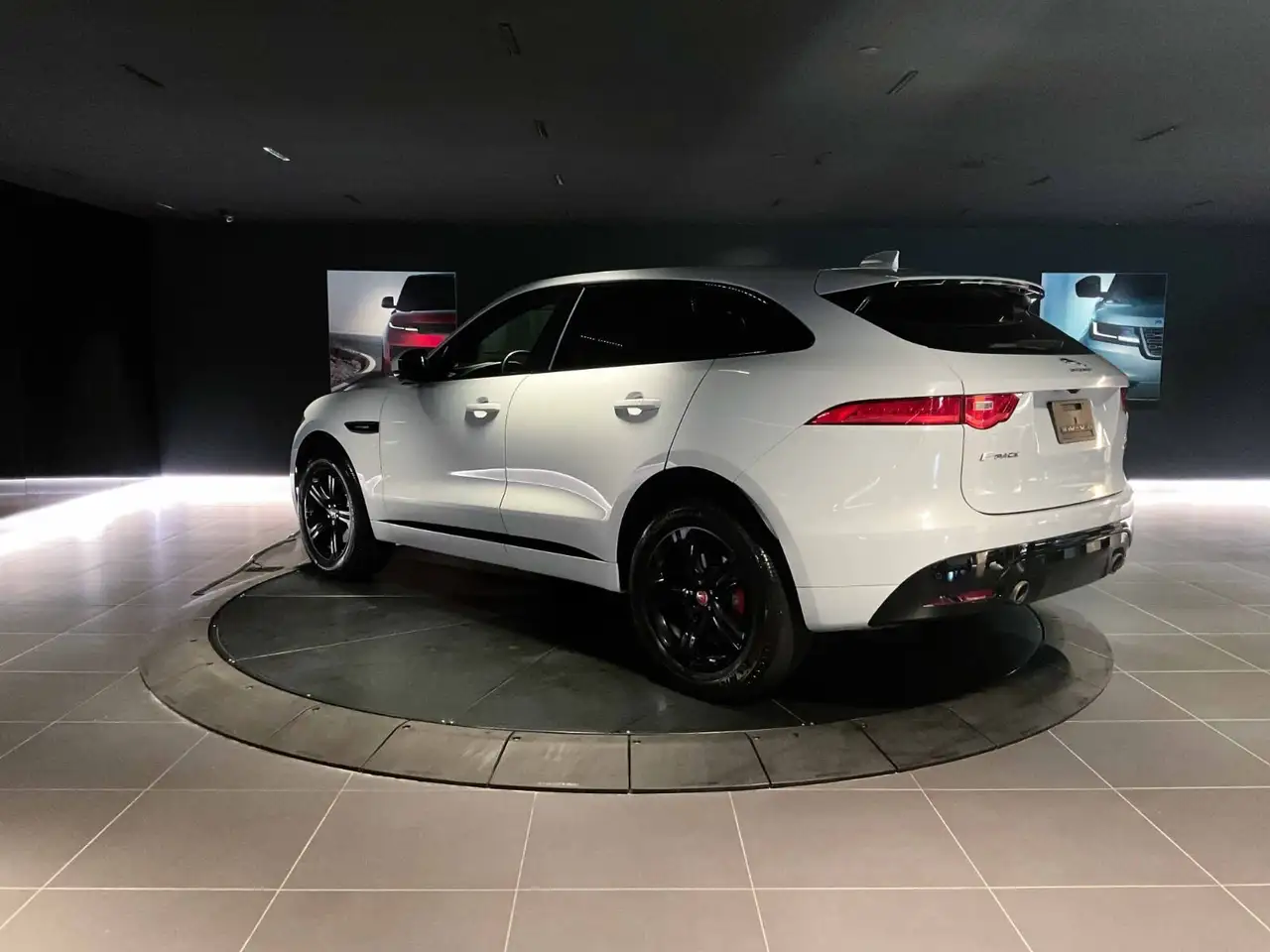 Jaguar F-Pace снимка Jaguar F-Pace