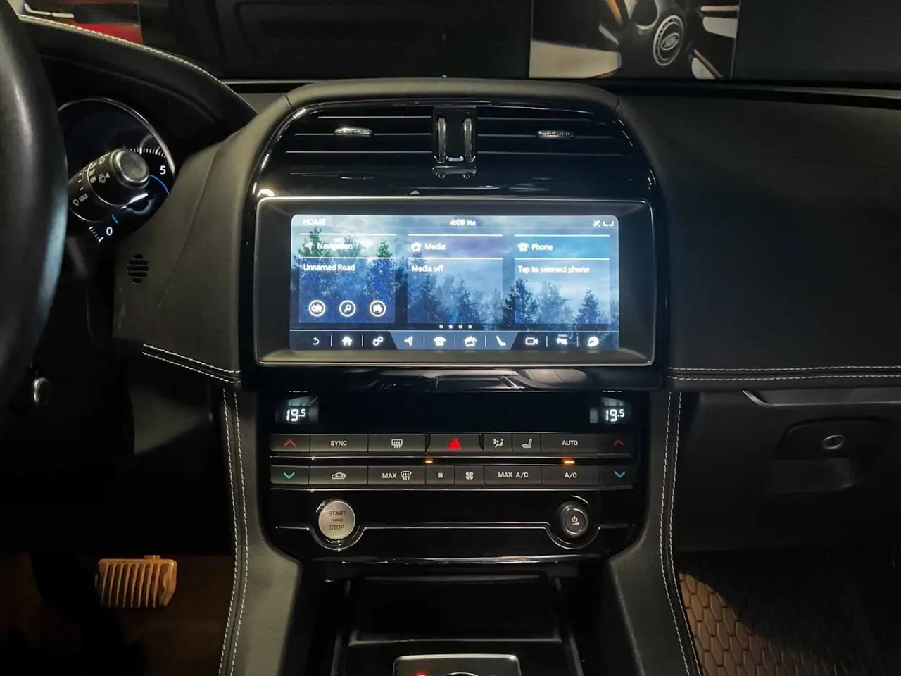 Jaguar F-Pace снимка Jaguar F-Pace