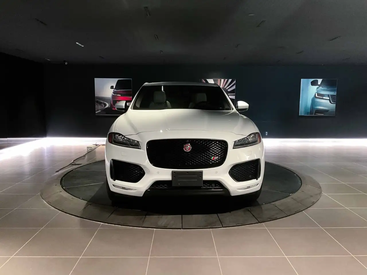 Jaguar F-Pace снимка Jaguar F-Pace
