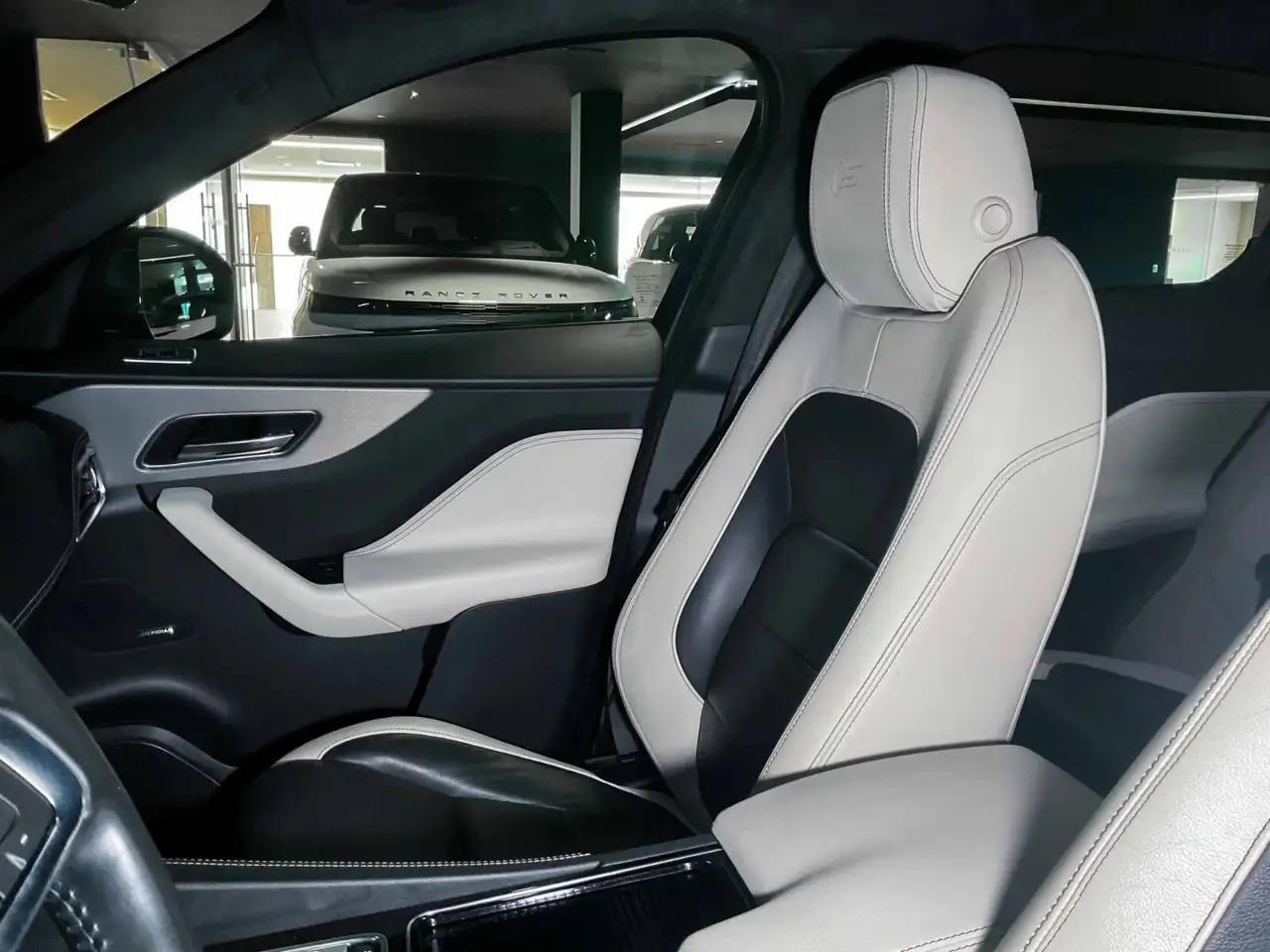 Jaguar F-Pace снимка Jaguar F-Pace