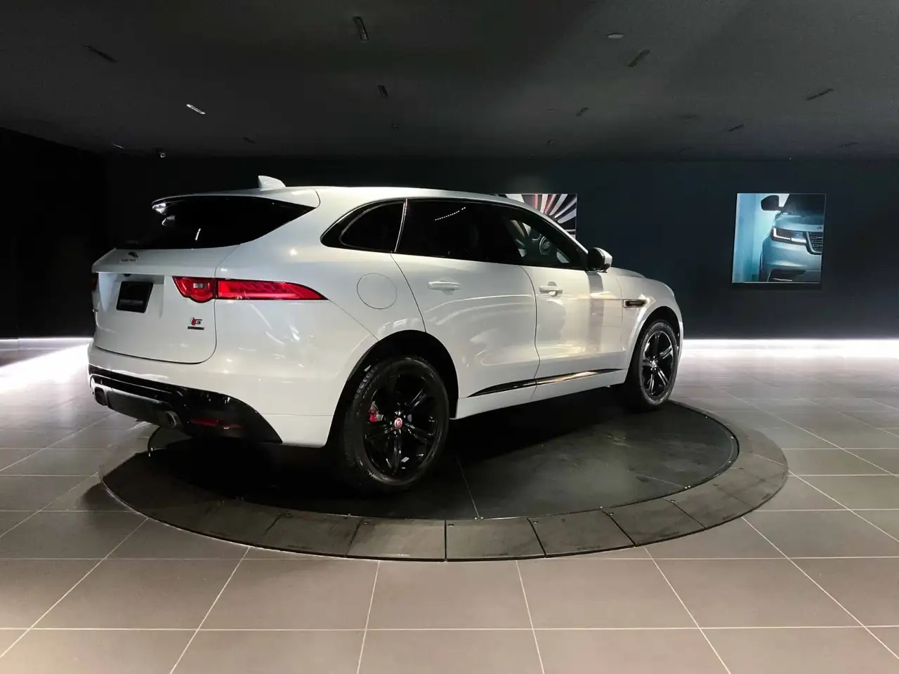 Jaguar F-Pace снимка Jaguar F-Pace