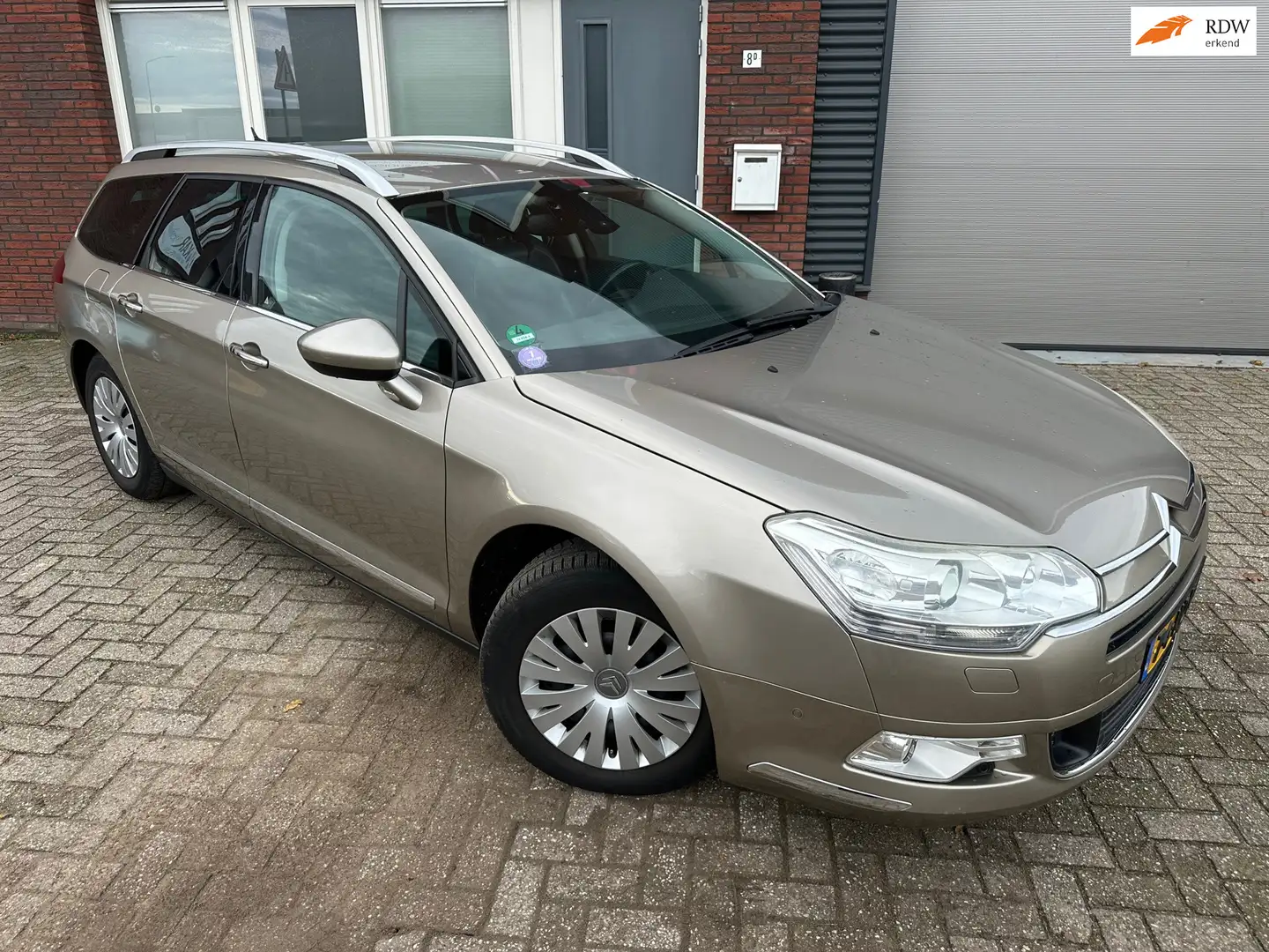 Citroen C5 Tourer 1.6 THP Exclusive / Navi / PDC / Clima / AU Beige - 1