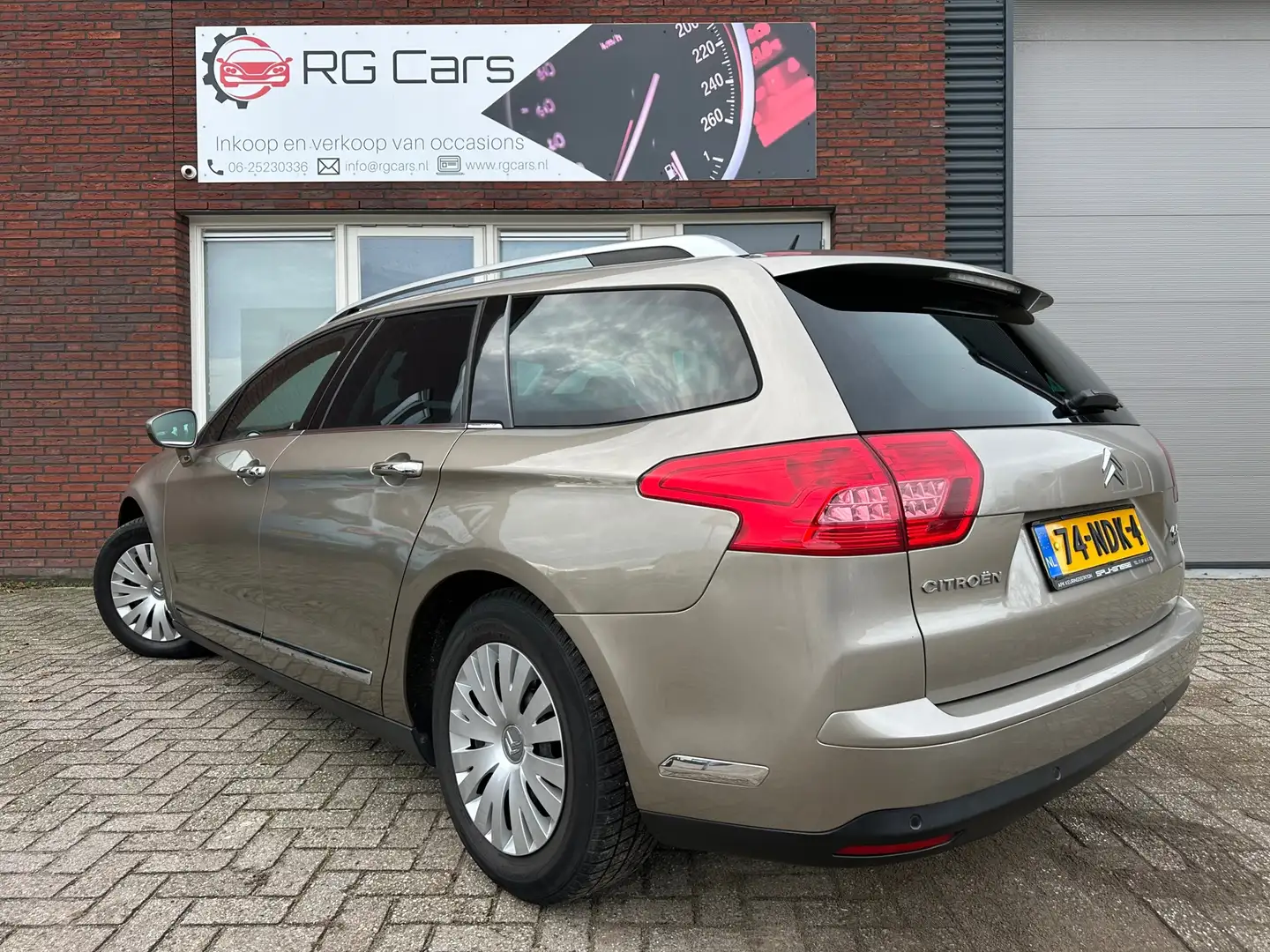 Citroen C5 Tourer 1.6 THP Exclusive / Navi / PDC / Clima / AU Beige - 2