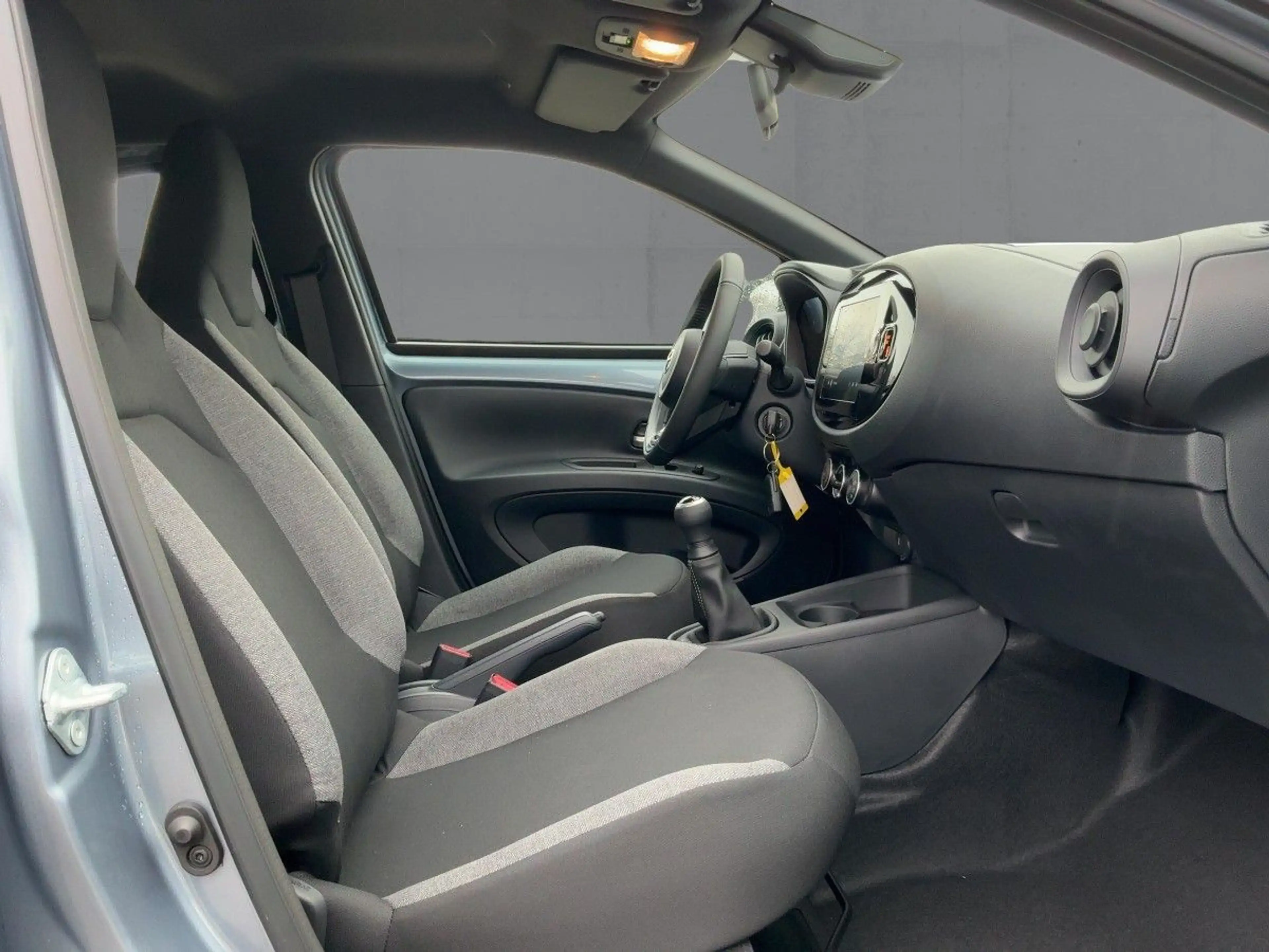 Toyota Aygo X AYGO X Benzin Play 1.0 — photo 12