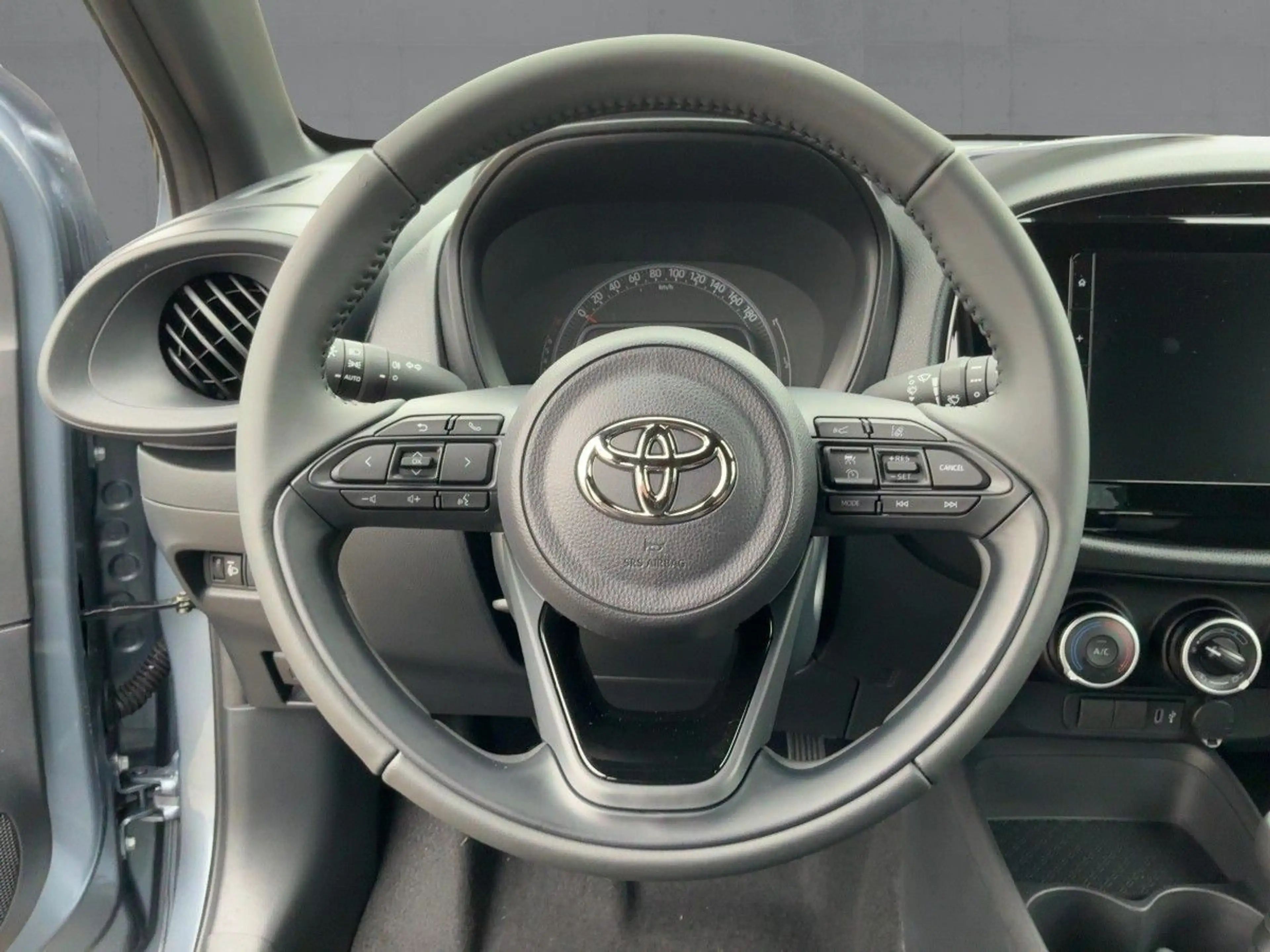 Toyota Aygo X AYGO X Benzin Play 1.0 — photo 10