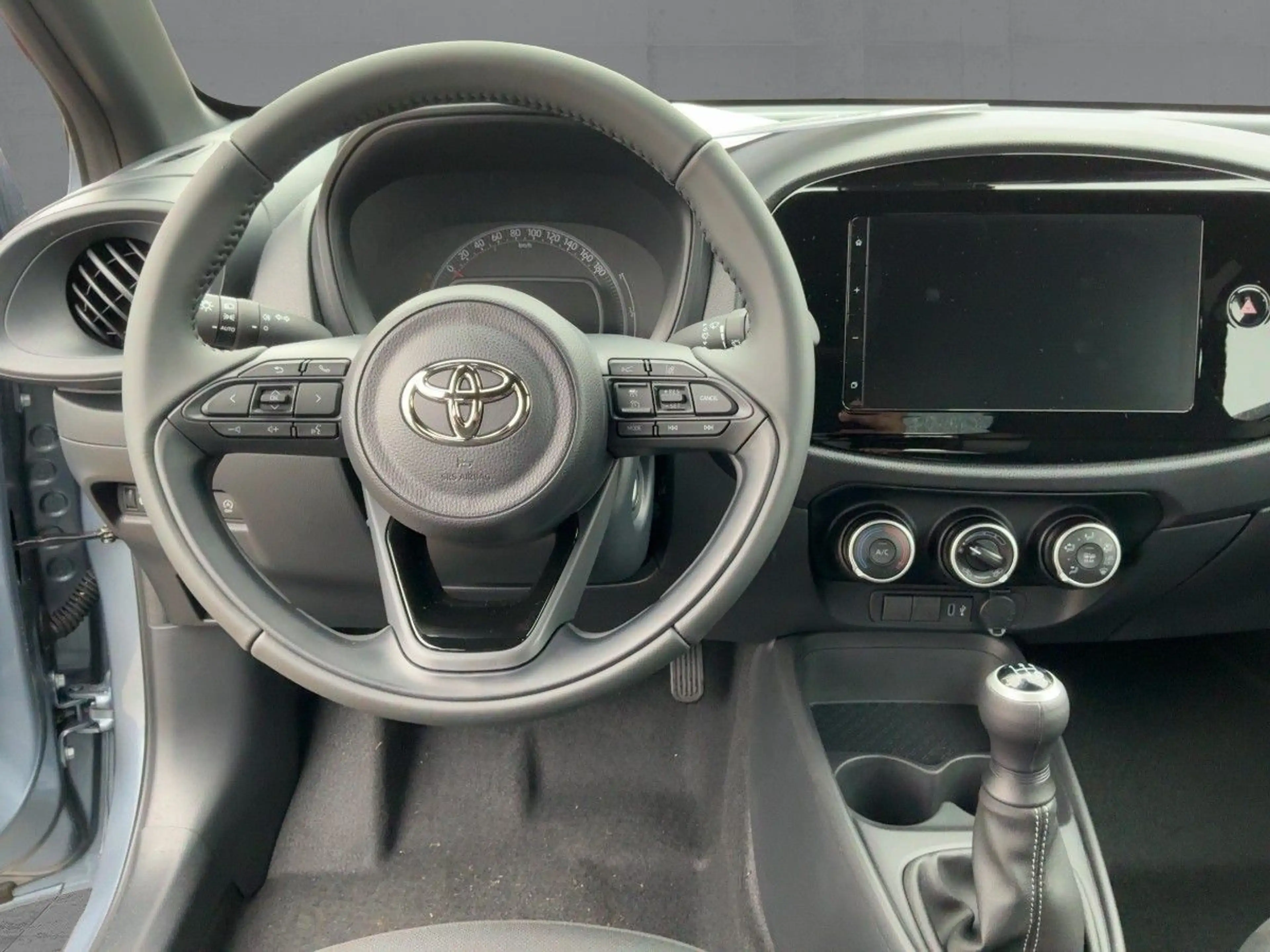 Toyota Aygo X AYGO X Benzin Play 1.0 — photo 9