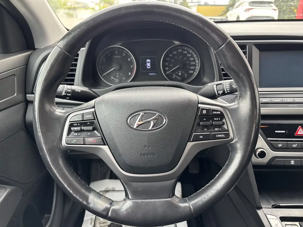 Hyundai ELANTRA снимка Hyundai ELANTRA