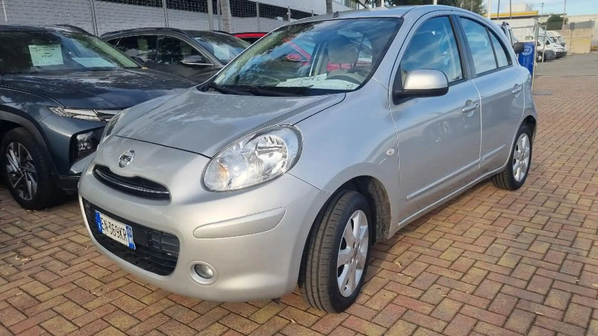 Nissan Micra 1.2 12V 5 porte Tekna Gris - 2