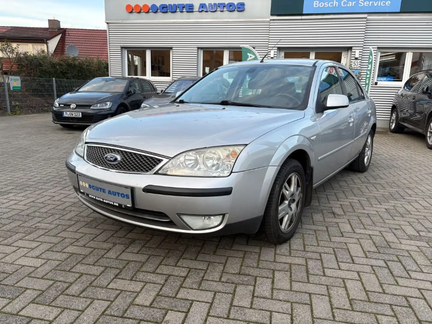 Ford Mondeo 1.8 Ghia Silber - 1