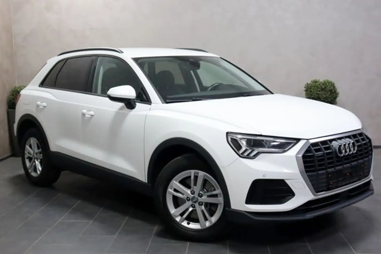 Audi Q3 40 TDI quattro Aut. LED CAM STHZG VIRTUAL ACC Weiß - 2