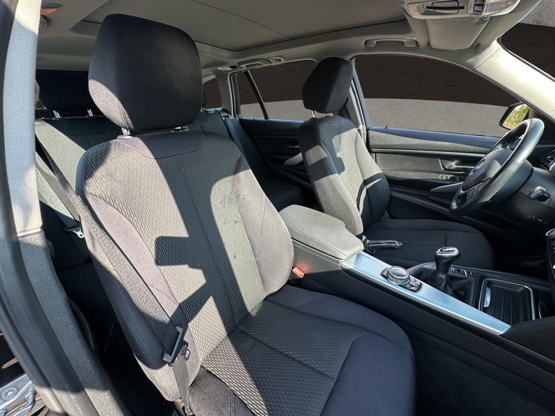 BMW 320 3 Touring 320 d xDrive — photo 14