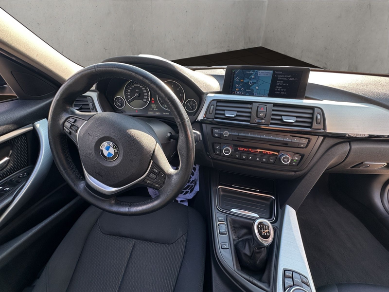 BMW 320 3 Touring 320 d xDrive — photo 10