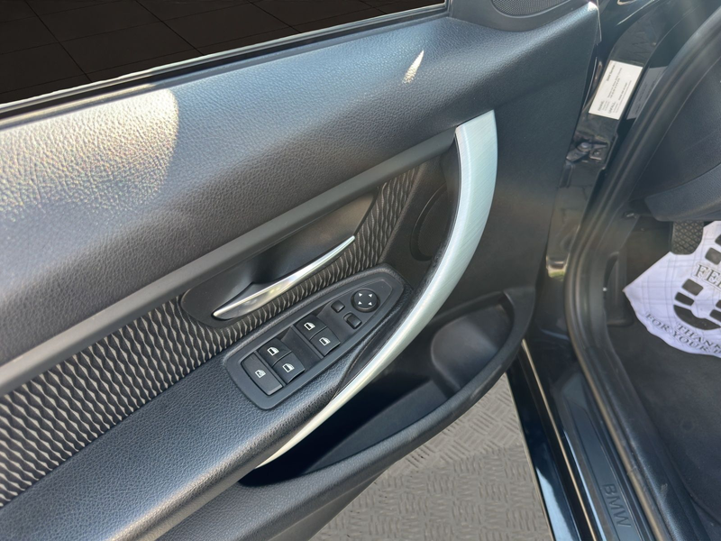 BMW 320 3 Touring 320 d xDrive — photo 15
