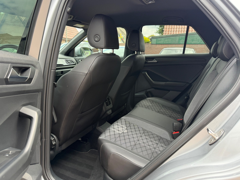 Volkswagen T-Roc 1.5 TSI R-Line - Camera - Keyless - LED — photo 8
