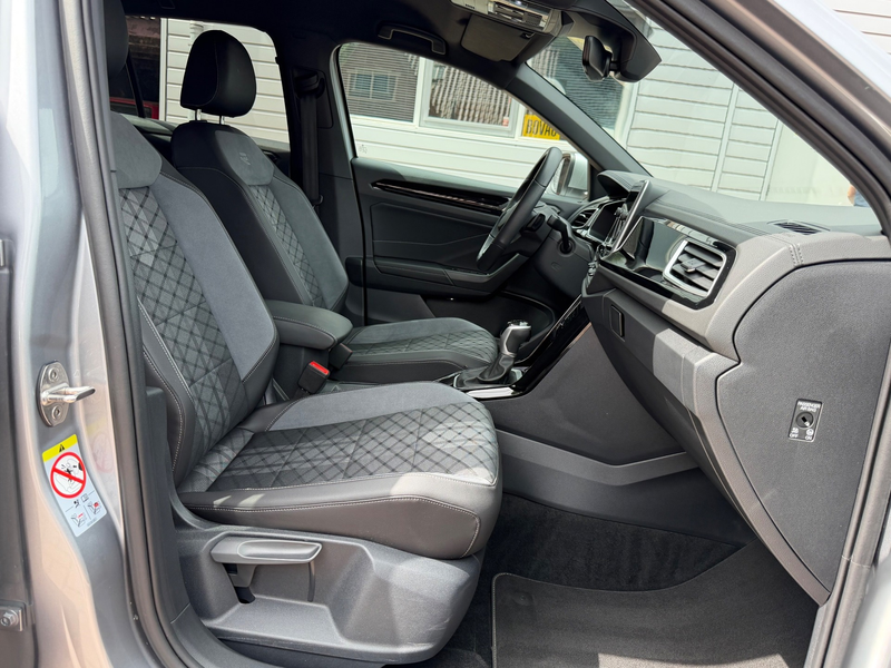 Volkswagen T-Roc 1.5 TSI R-Line - Camera - Keyless - LED — photo 19