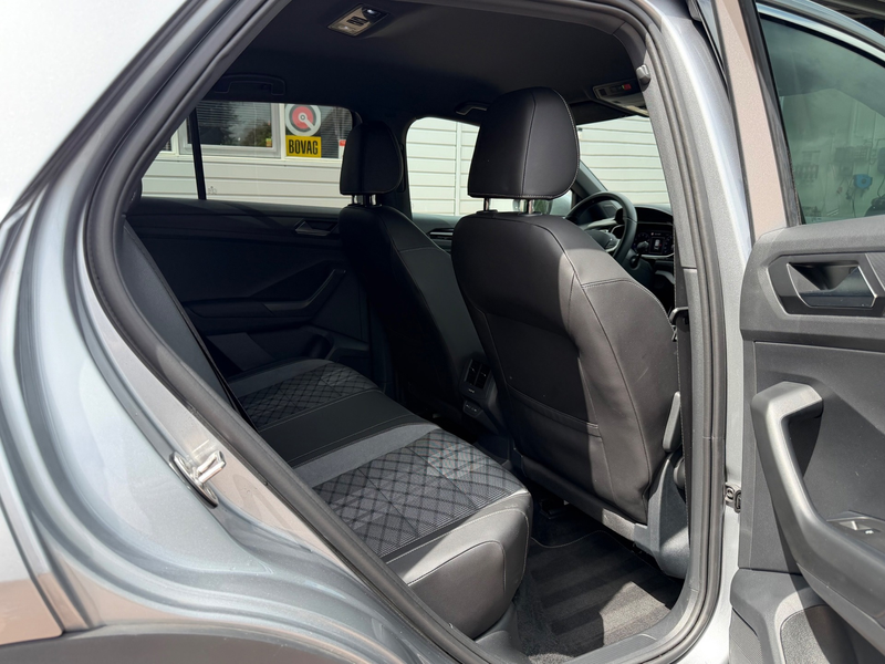 Volkswagen T-Roc 1.5 TSI R-Line - Camera - Keyless - LED — photo 20