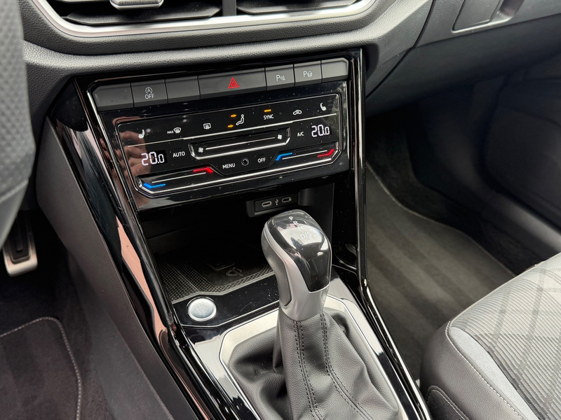 Volkswagen T-Roc 1.5 TSI R-Line - Camera - Keyless - LED — photo 17