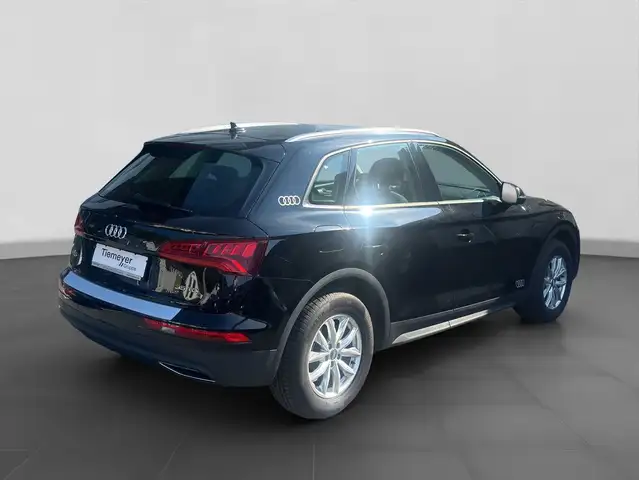 Audi Q5 view 3