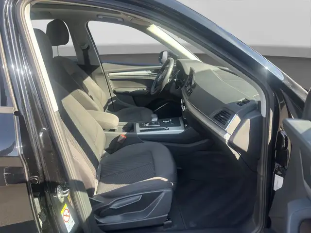 Audi Q5 view 4