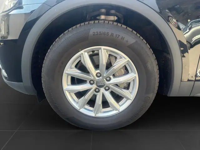 Audi Q5 view 7