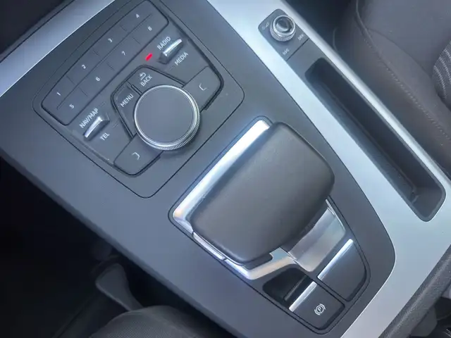 Audi Q5 view 11
