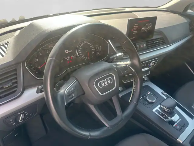 Audi Q5 view 9