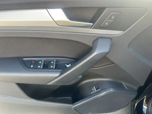 Audi Q5 view 8