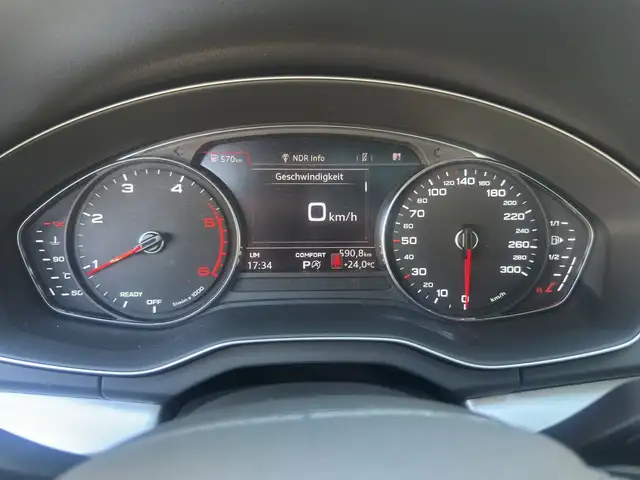 Audi Q5 view 10