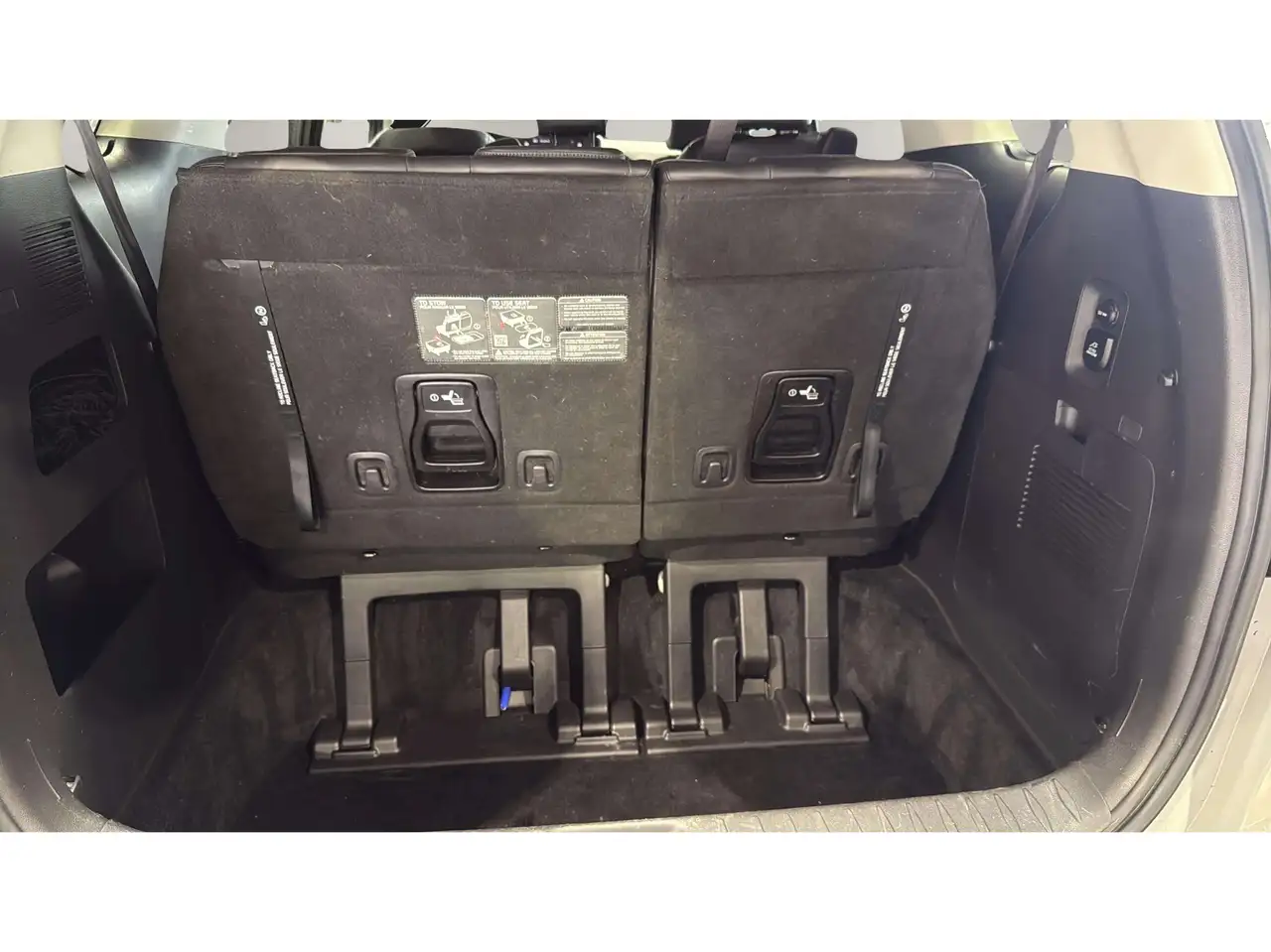 Kia Carnival снимка Kia Carnival
