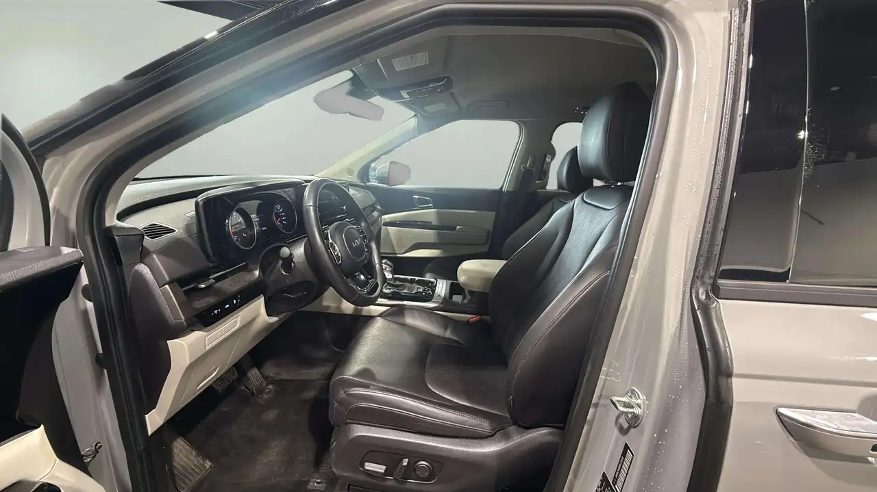 Kia Carnival снимка Kia Carnival