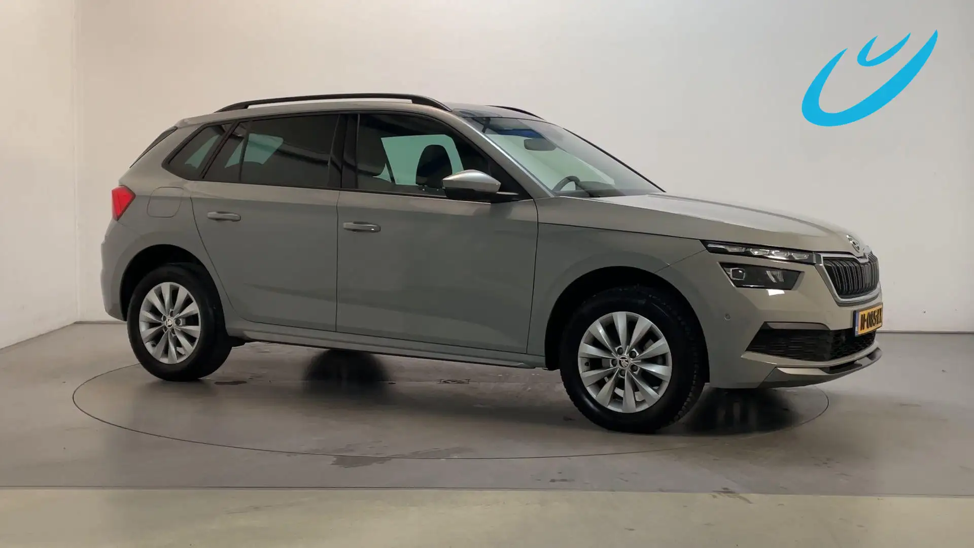 Skoda Kamiq 1.0 TSI 110pk Business Edition Panoramadak Virtual Grijs - 1