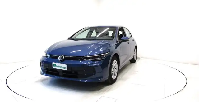 Volkswagen Golf view 3