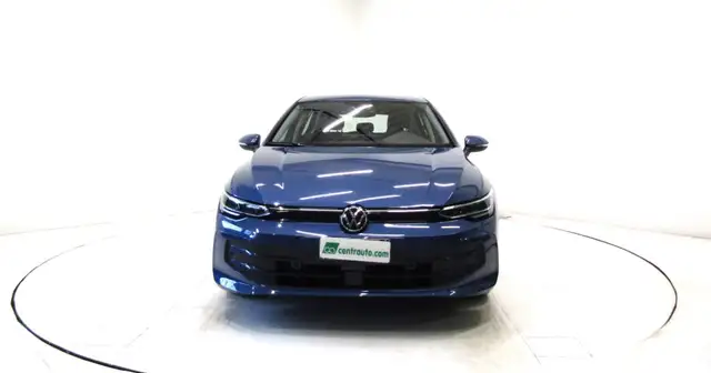 Volkswagen Golf view 2
