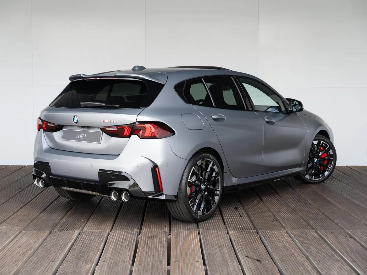 BMW 135 1 Serie 5-deurs M135 xDrive | M Sportpakket Pro | Gri - 2