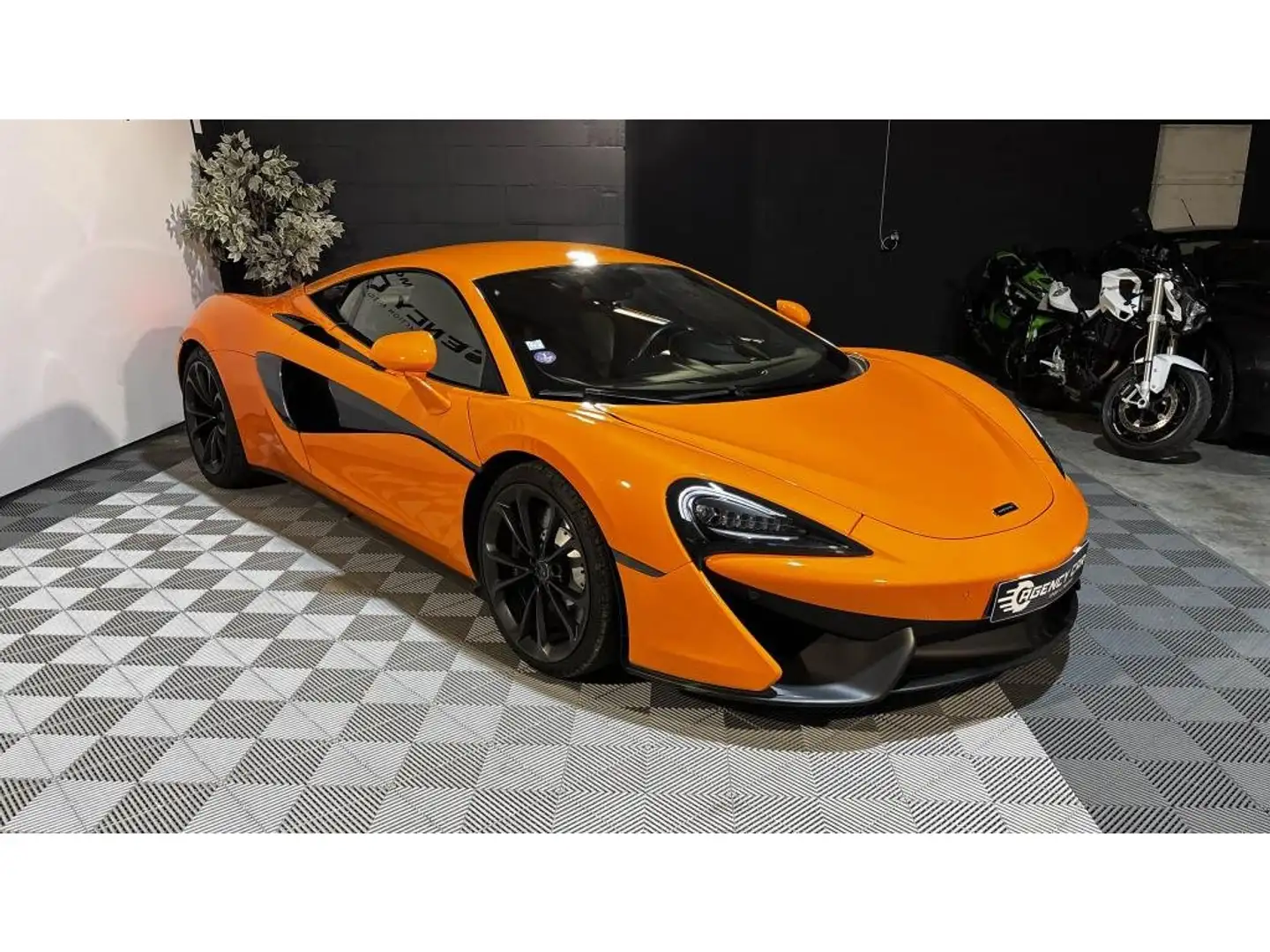 McLaren 540C COUPE - Orange Papaye Gold - 2