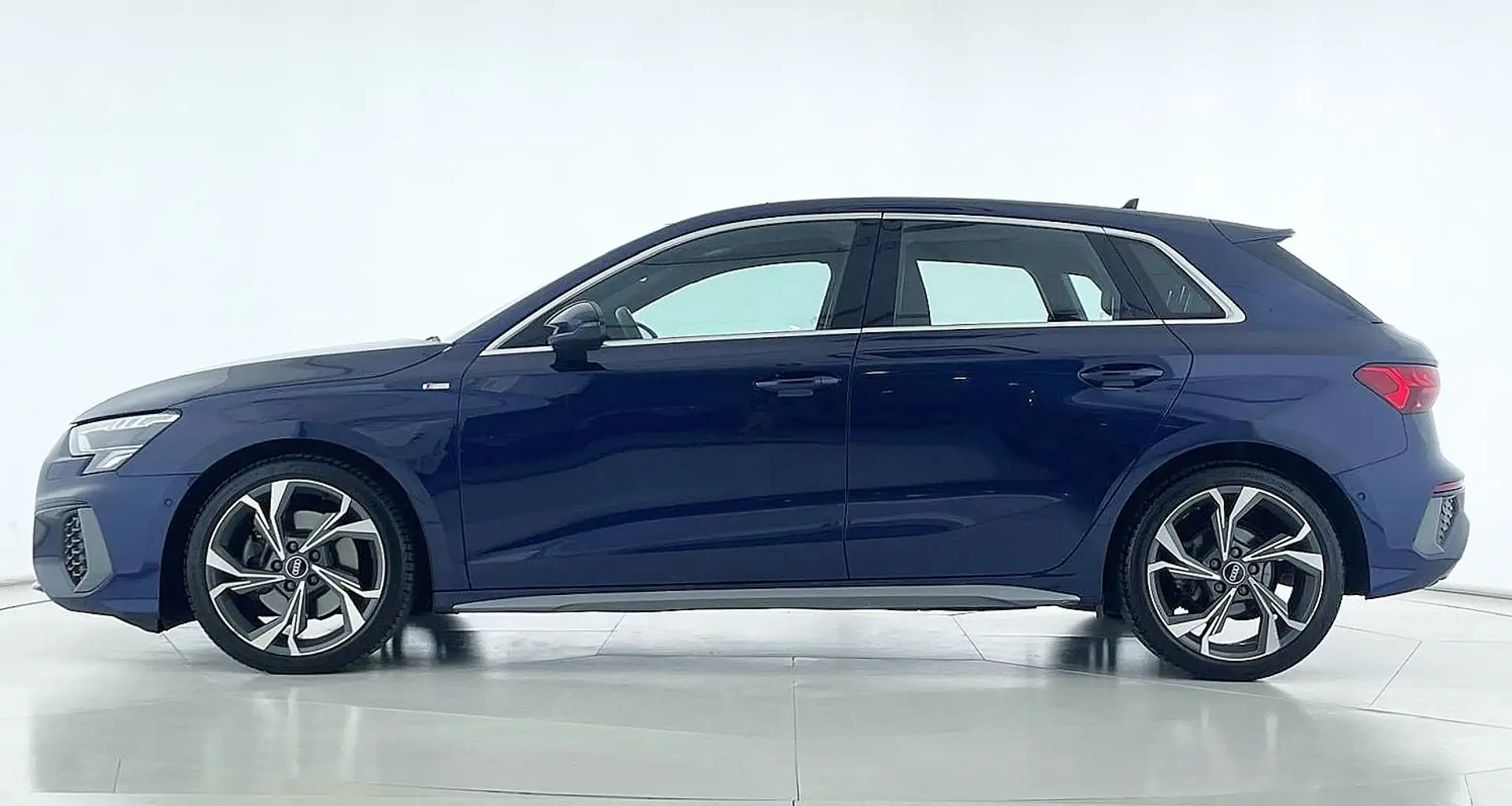 Audi A3 SPB 40 TFSI quattro S tronic S line edition Blauw - 2