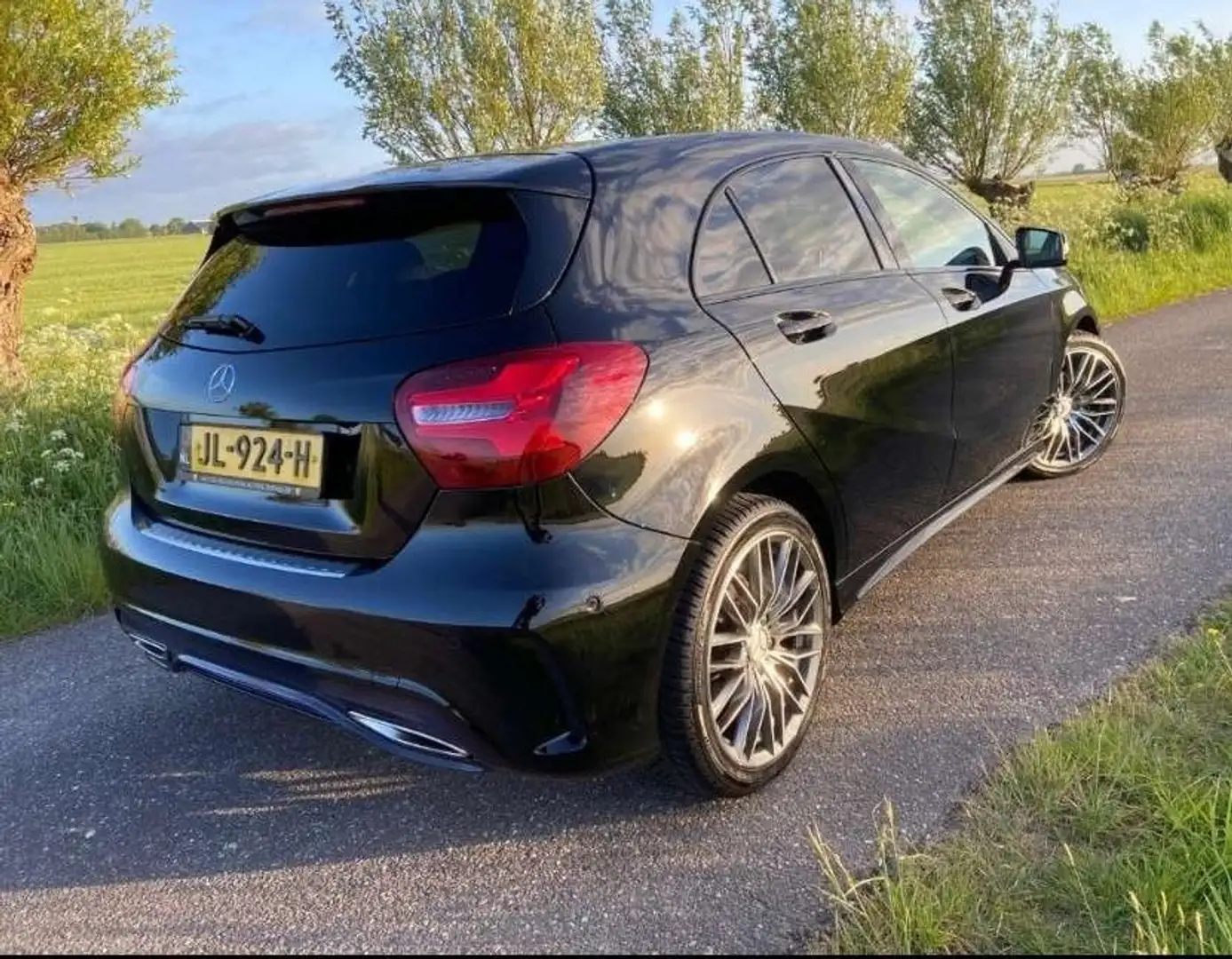 Mercedes-Benz A 160 AMG Night Edition Negro - 1