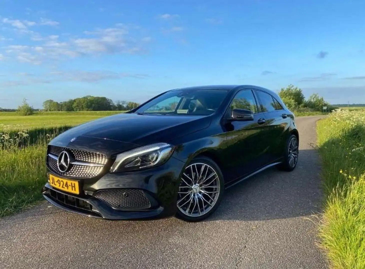 Mercedes-Benz A 160 AMG Night Edition Negro - 2