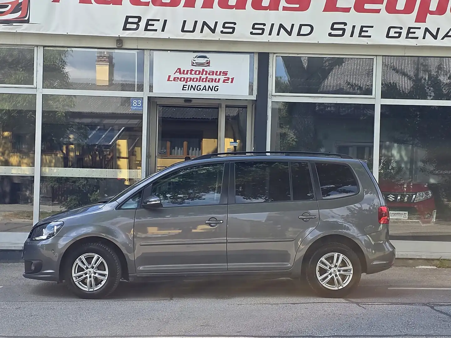 Volkswagen Touran Comfortline 1,6 BMT TDI DPF Grau - 2