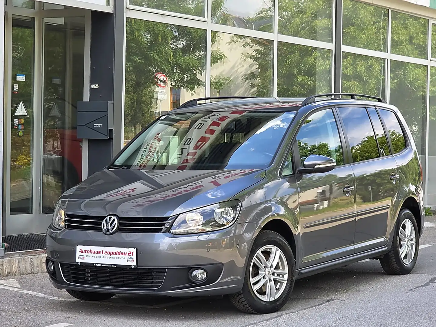 Volkswagen Touran Comfortline 1,6 BMT TDI DPF Grau - 1