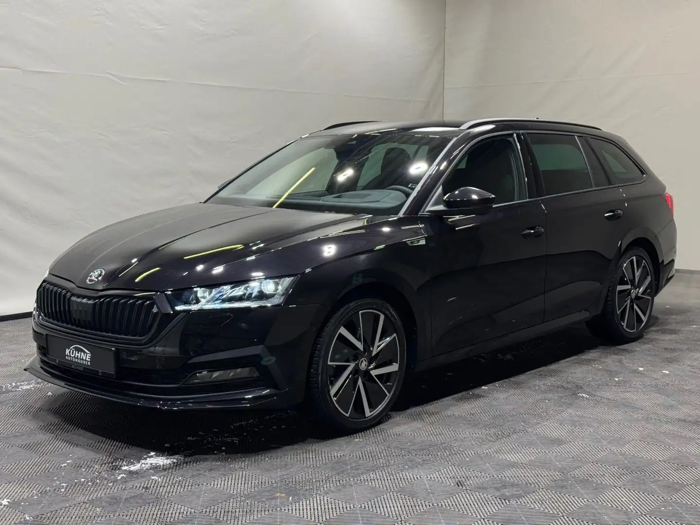 Skoda Octavia Combi Sportline 2.0 TDI DSG 4x4 | MATRIX Schwarz - 2