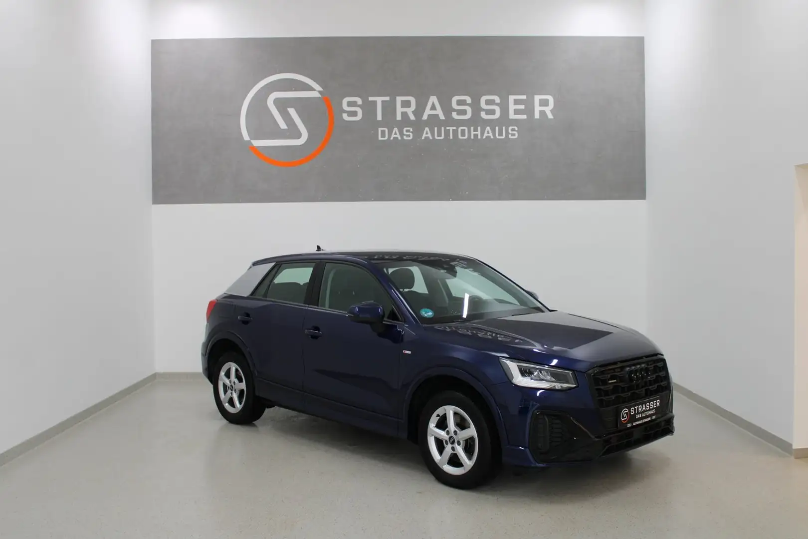Audi Q2 35 TDI quattro S line Blau - 1