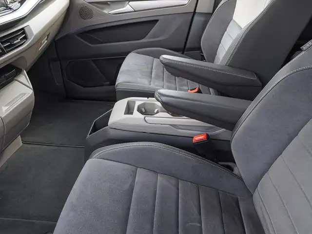 Volkswagen Multivan view 15