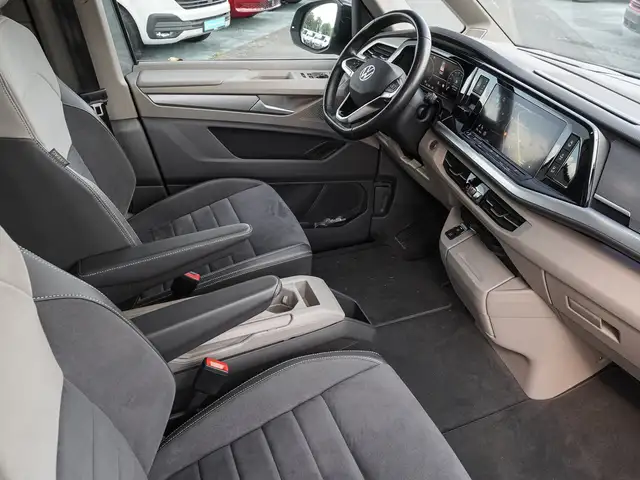 Volkswagen Multivan view 9