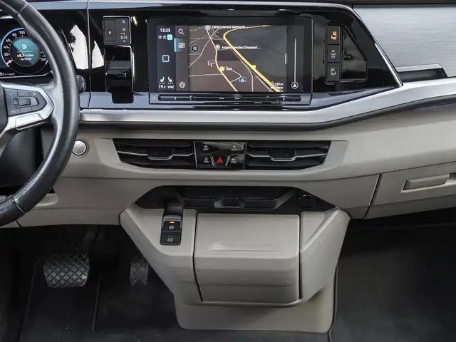 Volkswagen Multivan view 13