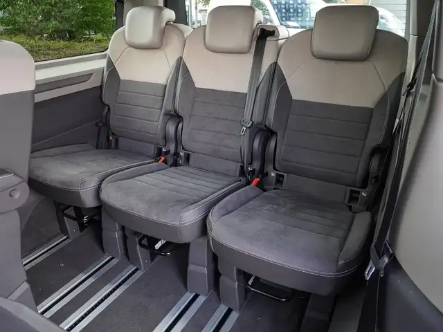 Volkswagen Multivan view 17