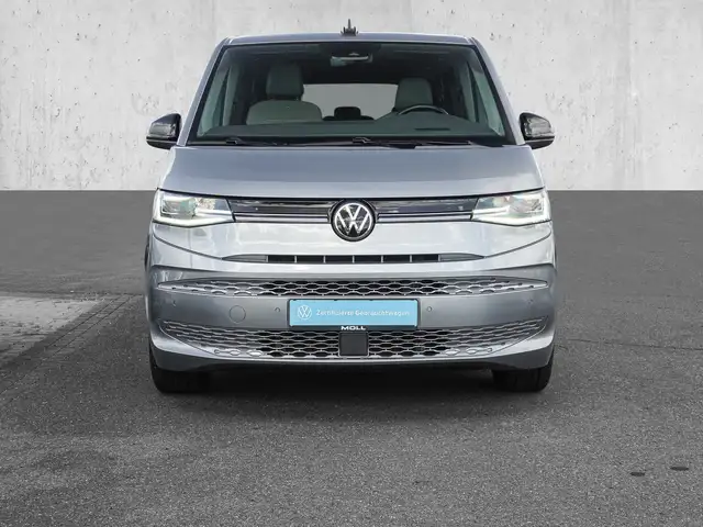 Volkswagen Multivan view 3