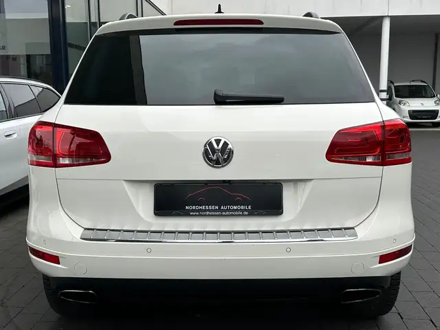Volkswagen Touareg view 7