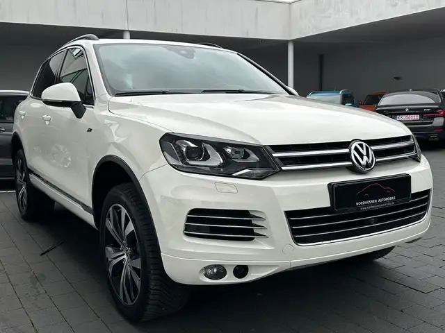 Volkswagen Touareg view 2