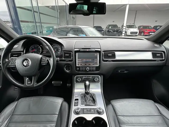 Volkswagen Touareg view 13
